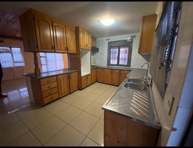 5 BEDROOM HOUSE FOR SALE IN SOUTHGATE